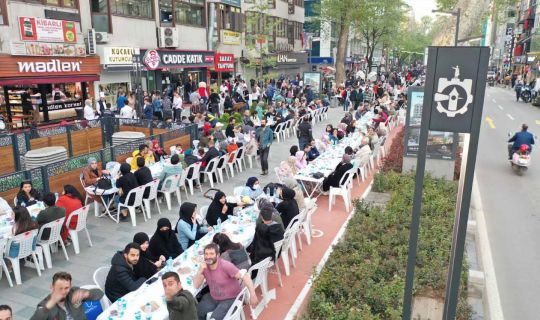 Cumhuriyet Bulvarı’nda 11 bin kişilik iftar