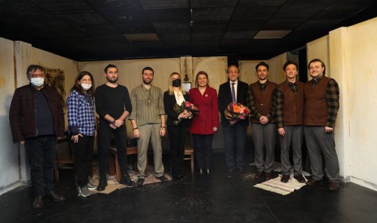 İzmit Belediye Tiyatrosu ilk oyunuyla   uluslararası tiyatro ödülü kazandı