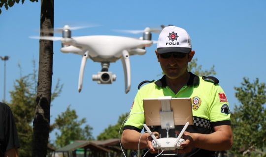 Drone ile trafik denetimleri yapılmaktadır.