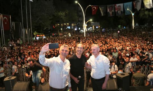 DEPREMİN İZLERİNİ SİLEN GÖLCÜK;  SPOR, KÜLTÜR VE SANAT KENTİ OLARAK GELECEĞE UMUTLA BAKIYOR