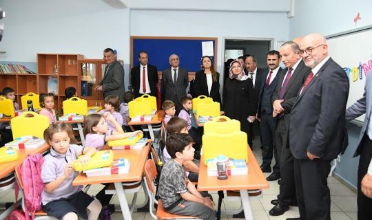 Başkan Özlü’den 1. Sınıflara Jest ile Eğitime Tam Destek