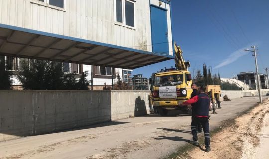 İzmit Belediyesi, Adıyaman Çadırkent’te  konteyner ve çadırları yerleştirmeye başladı