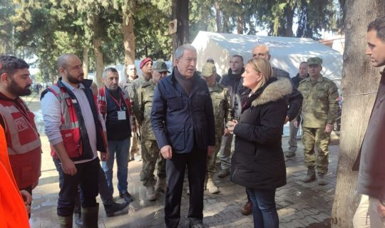 Milli Savunma Bakanı Akar, Defne’deki   çalışmalarla ilgili Başkan Hürriyet’ten bilgi aldı