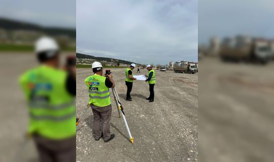 İzmit Belediyesi depremzedeler için  Konteyner Yaşam Alanı kuruyor