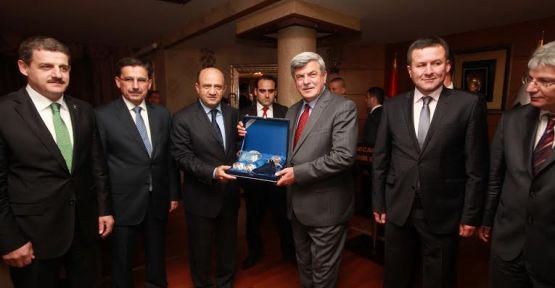 Bakan Işık’tan Başkan Karaosmanoğlu’na tebrik ziyareti