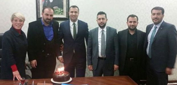  Başarılı Özel Kalem Müdürü Emrah Çoban'a sürpriz doğum günü kutlaması