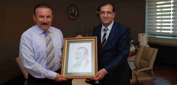 BAŞKAN DOĞAN’A ANLAMLI HEDİYE