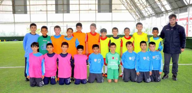 Derince Belediyesi Futbol Okulu göz kamaştırıyor