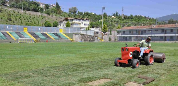 Derince Belediyesi Spor Tesisleri’nde hummalı çalışma