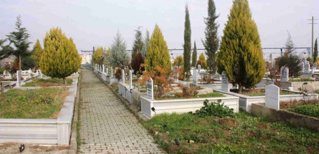 Mezarlıklar 17 Ağustos törenlerine hazır