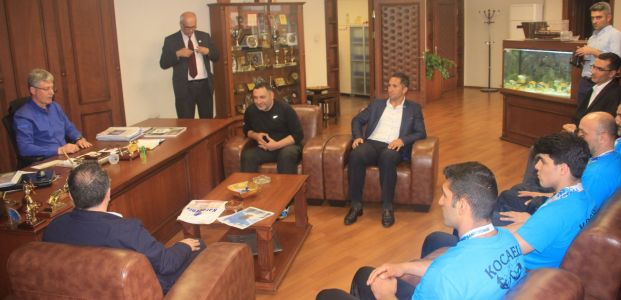 Şampiyonlar Başkan Ellibeş'i ziyaret etti