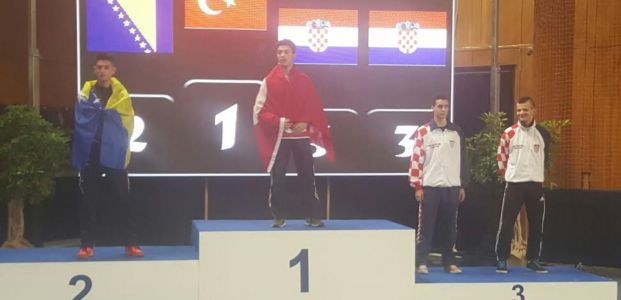 Tatamili  Karateci Ömer Özer Balkan Şampiyonu