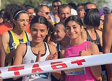 İzmit Belediyesporlu atlet Dilan   Türkiye şampiyonu oldu