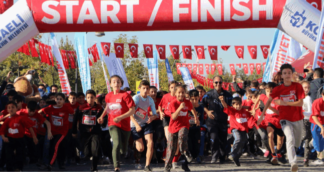 Kocaeli Cumhuriyet için koştu