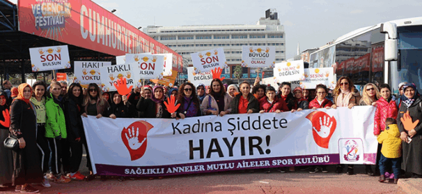 AK Kadınlar şiddete karşı turuncu çizgi çekti