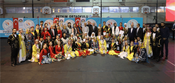 Halkoyunları gösterisi izleyenleri büyüledi