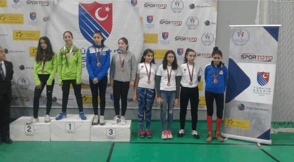 Eskrimciler Türkiye şampiyonasından  3 madalya ile döndü