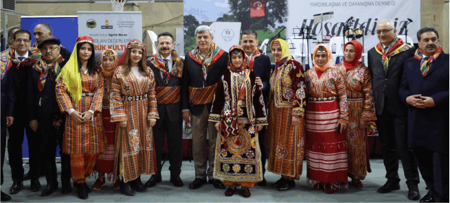 Kılıç hediye edildi, kuşak bağladı