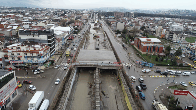 Köseköy Kavşağı’nda köprü kirişleri tamamlanıyor