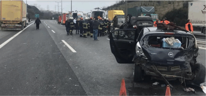 Otoyol'da zincirleme trafik kazası; 1'i çocuk 6 kişi yaralandı.