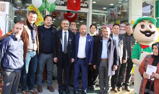 Bünyamin Çiftçi, Fatih Caddesi’nde esnafı gezdi