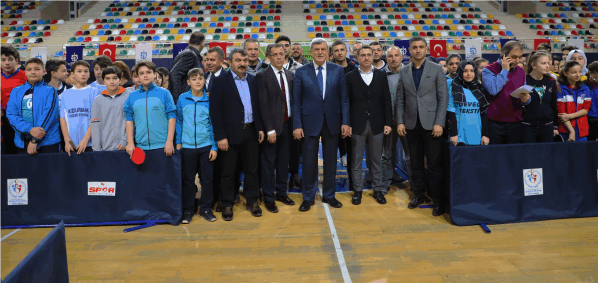 Okullar arası masa tenisi şampiyonası başladı