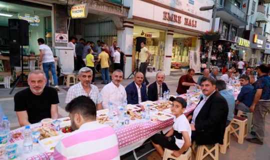 Körfez Ağadere Caddesi esnafı, iftar yaptı