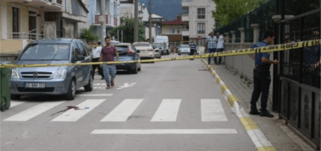 Okulun önünde silahlı saldırı! 1 kişi ağır yaralı