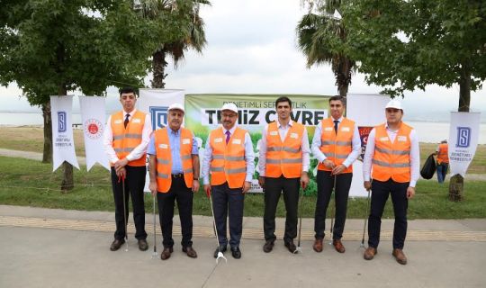 Başsavcı ve hükümlüler çevre temizliği yaptı