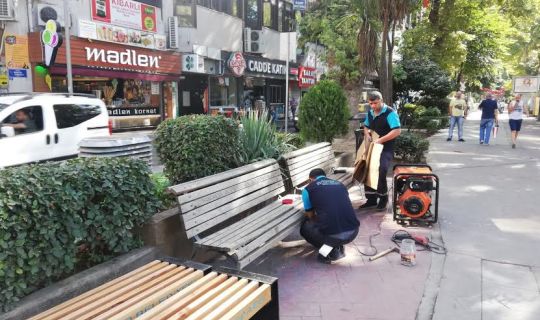 Yürüyüş Yolu’nda, banklar yenilendi,