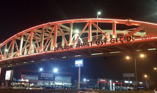 Kadına yönelik şiddete karşı üst geçitler turuncuya büründü