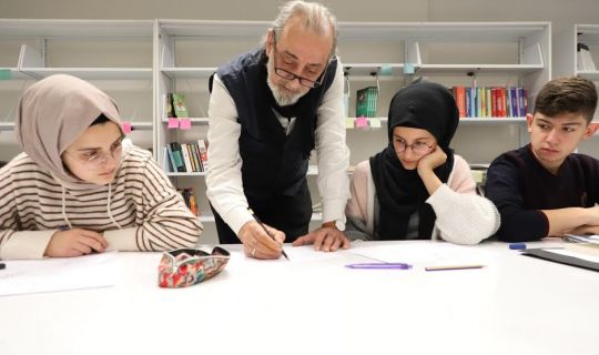 Yazarlık Okulu kursları başladı
