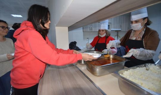 ANNE ELI'NİN İLK KEPÇESİ BAŞKAN HÜRRİYET'TEN