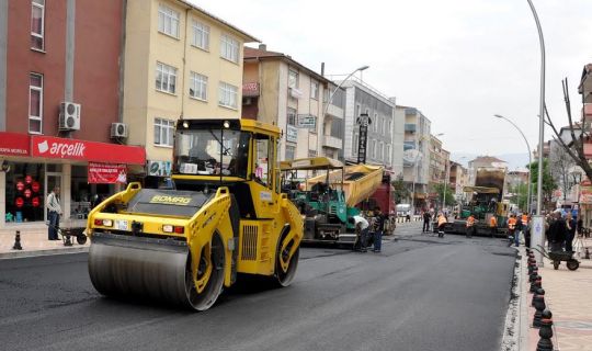 Cadde ve sokaklara 121 bin ton asfalt serildi