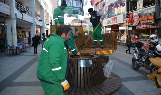 İzmit Belediye Meydanının çehresi değişti İzmit Belediye Meydanının çehresi değişti