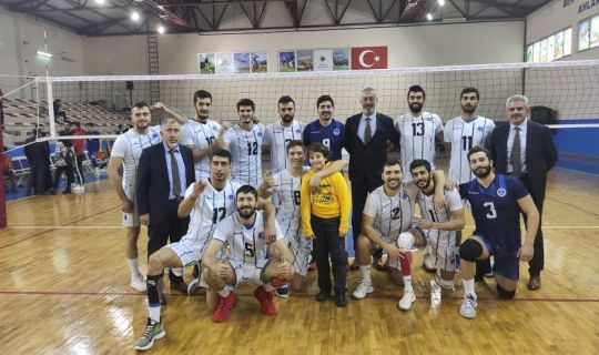 Kağıtspor voleybolda durdurulamıyor