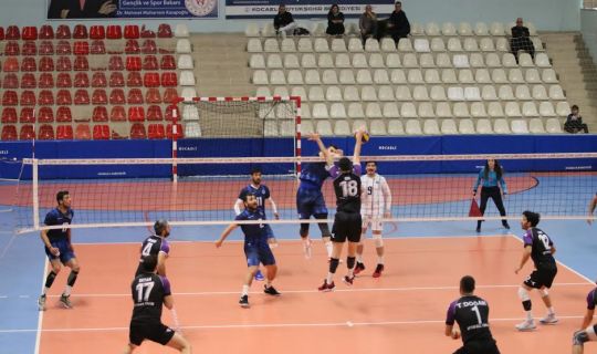 Kağıtspor, Voleybol’da evinde yenilmiyor