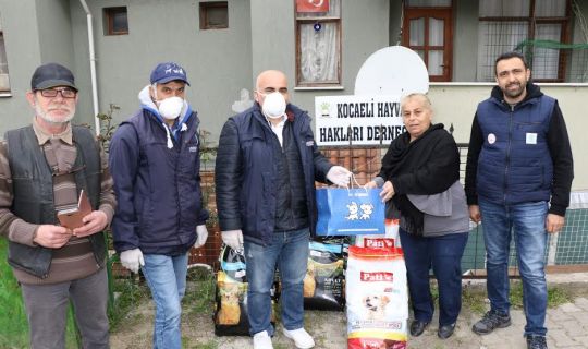 Büyükşehir’den sokak hayvanlarına 3 ton mama takviyesi