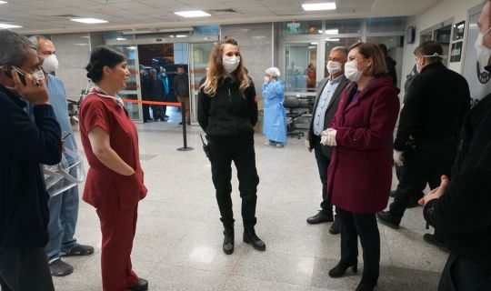 İzmit Belediyesinden sağlık çalışanlarına   her akşam ayrı gıda desteği devam ediyor