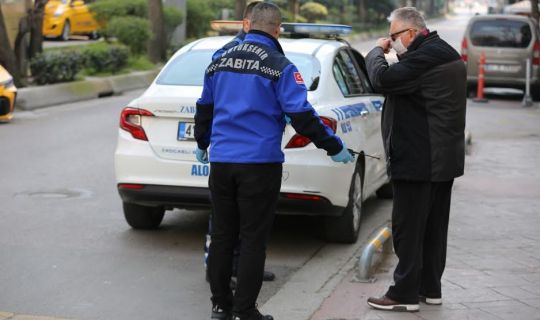 Zabıta sokak sokak gezdi, 65 yaş üstü vatandaşları evlerine yönlendirdi