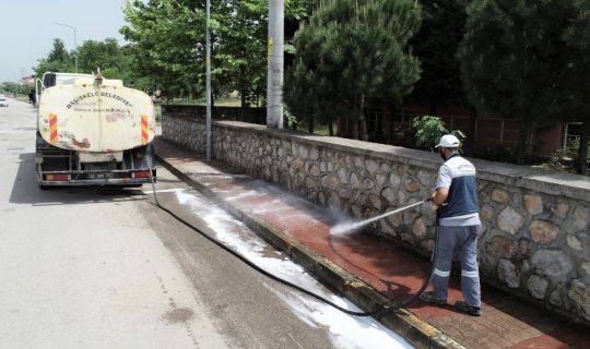 Başiskele’de Köşe Bucak Temizlik Devam Ediyor