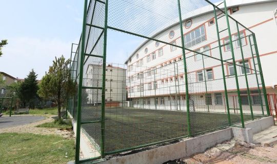 Derince’de Çocukların Halı Sahası Hazır Derince’de Çocukların Halı Sahası Hazır