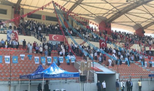 İYİ Parti Kocaeli’nin kongresi stadyumda yapıldı