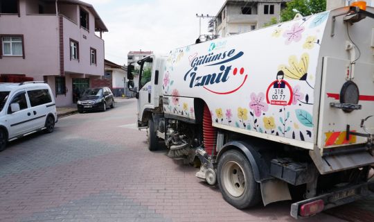 İzmit Belediyesinden Sanayi Mahallesi’nde   3 farklı ekiple hummalı çalışma