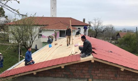 Köy tesisleri imece usulü inşa ediliyor