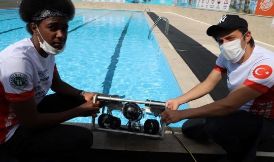 Akademi Üniversite öğrencileri TEKNOFEST’e hazırlıyor  İnsansız su altı aracı test edildi