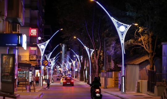 Alemdar Caddesi ışıl ışıl oldu