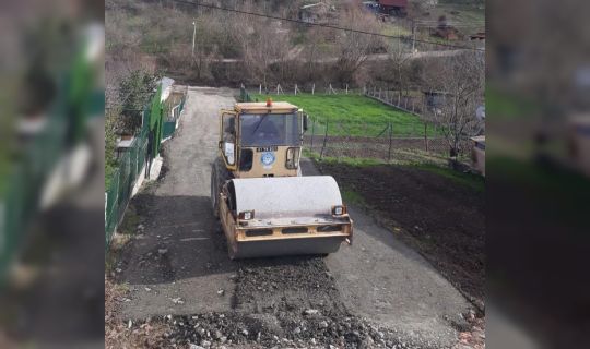 GÖLCÜK BELEDİYESİ FEN İŞLERİ MÜDÜRLÜĞÜ KENTİN DÖRT BİR YANINDA ÇALIŞIYOR