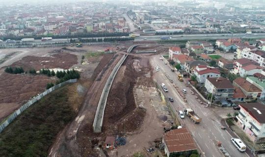 Körfez’de otoyol geçiş köprüsü yapımı devam ediyor