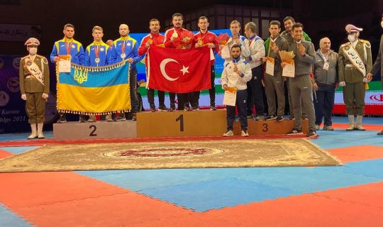 Kağıtspor Karatede Dünya Şampiyonu